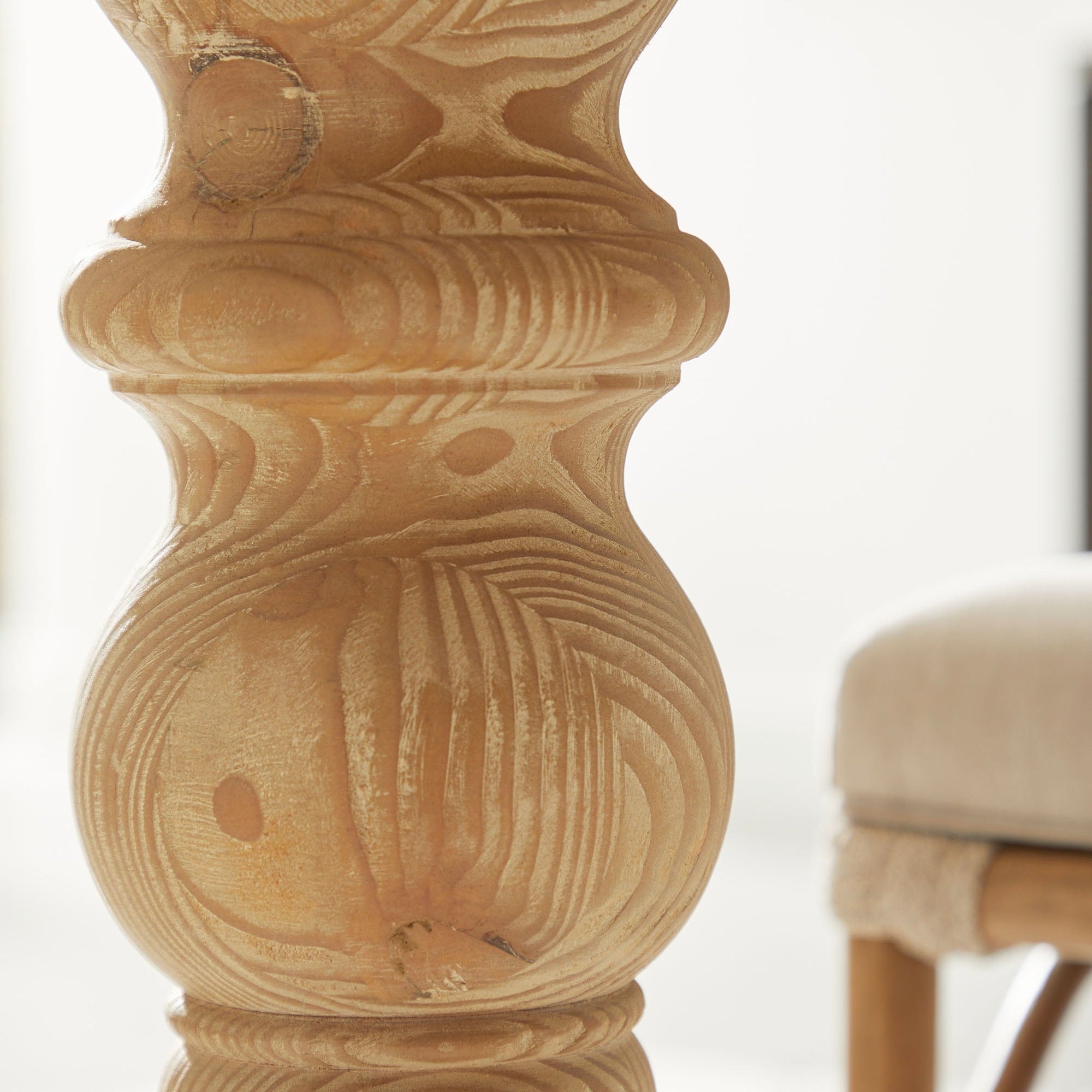 Chelsea 42" Round Dining Table