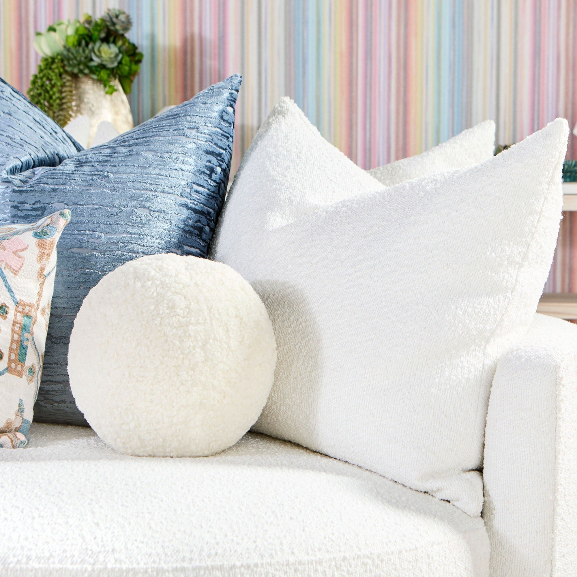 Lourne Grand Swivel Sofa Chair
